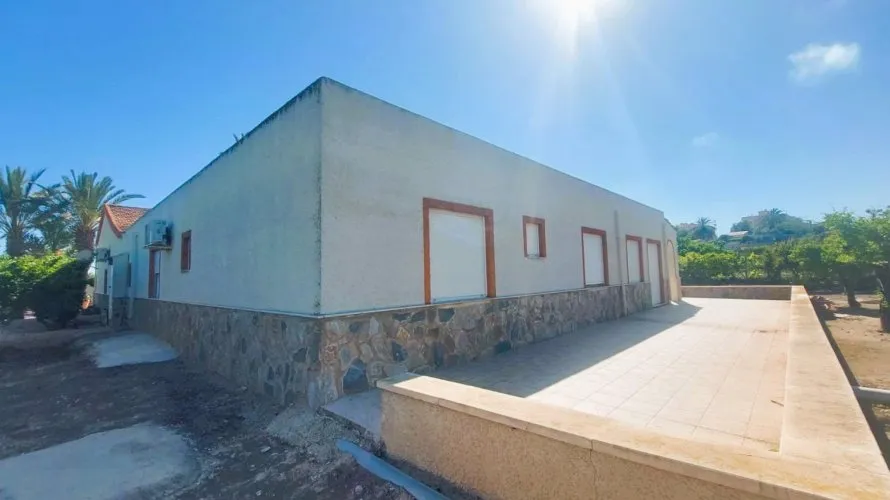 5 bedrooms house for sale, La Marina, Spain No. 1424 № 7