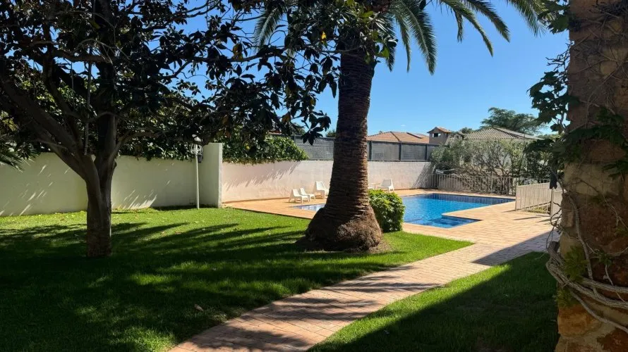 4 bedrooms villa for sale , Riba-roja de Turia, Spain No. 1442 № 1