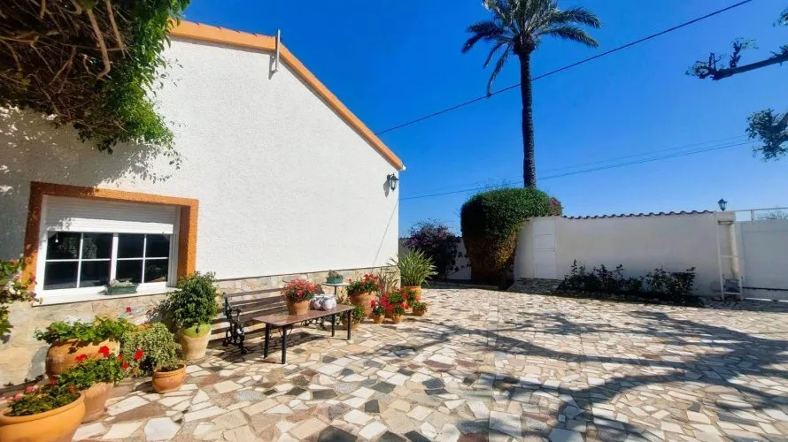 5 bedrooms house for sale, La Marina, Spain No. 1424