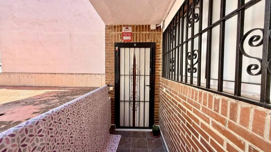 2 bedrooms apartment for sale, Torrevieja, Spain No. 1589 № 3