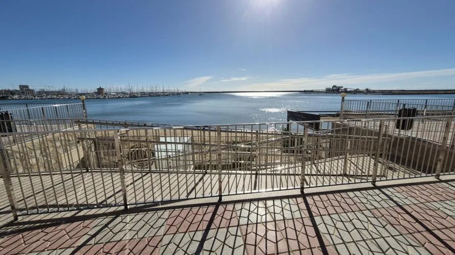 2 bedrooms apartment for sale, Torrevieja, Spain No. 1487 № 1