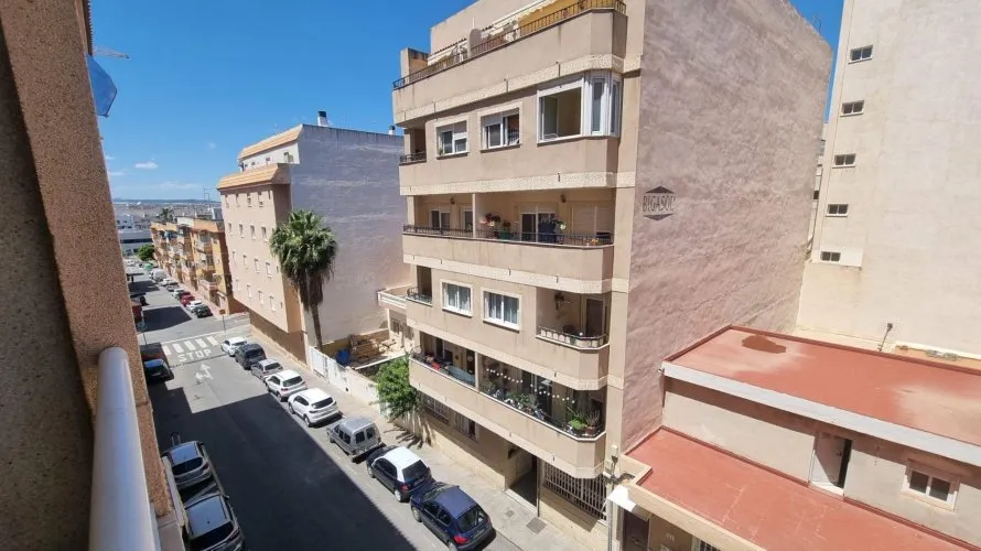 2 bedrooms apartment for sale, Torrevieja, Spain No. 1594 № 1