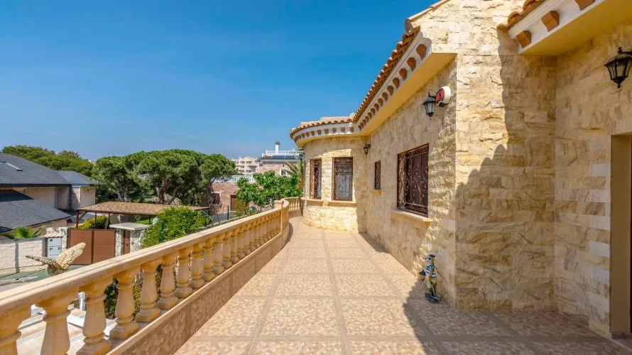 4 bedrooms villa for sale, Campoamor, Spain No. 1459 № 3