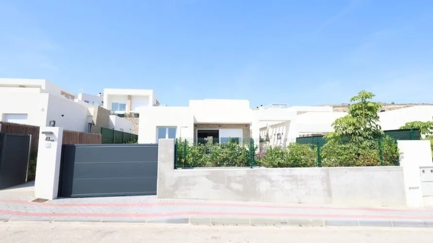 3 bedrooms villa for sale, Algorfa, Spain No. 1477