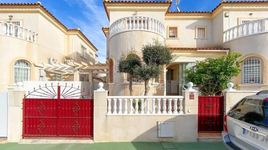 3 bedrooms house for sale, Torrevieja, Spain No. 1692