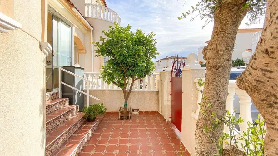 3 bedrooms house for sale, Torrevieja, Spain No. 1692 № 6