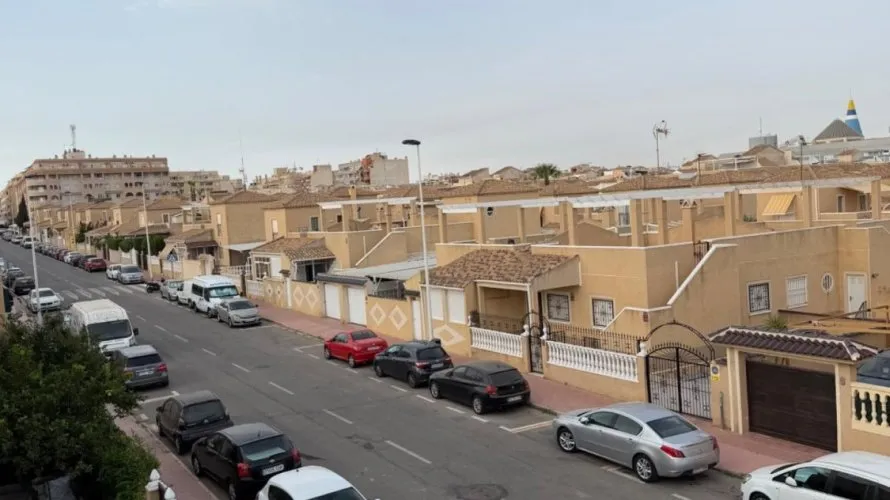 2 bedrooms apartment for sale, Torrevieja, Spain No. 1651 № 9