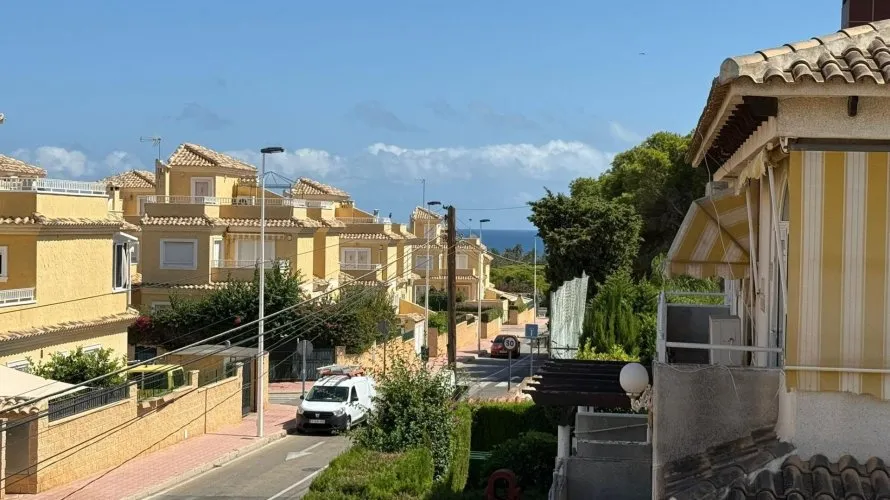 2 bedrooms bungalow for sale, Torrevieja, Spain No. 1690 № 8