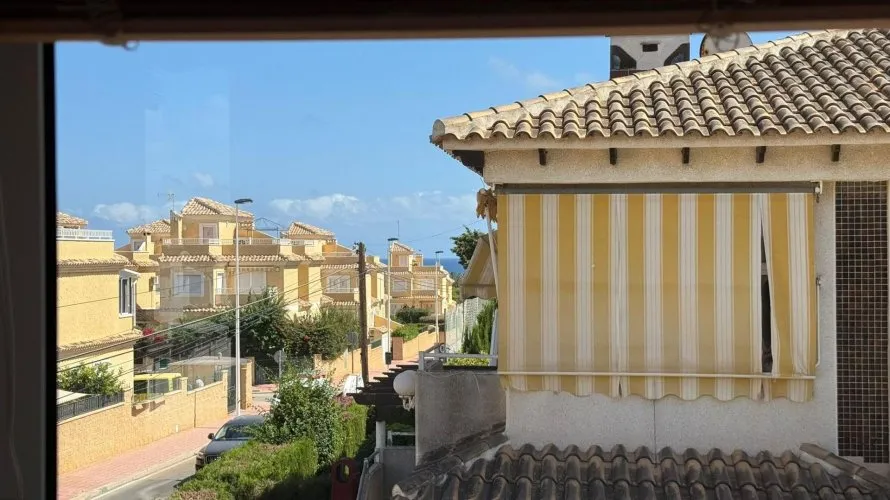 2 bedrooms bungalow for sale, Torrevieja, Spain No. 1690 № 1