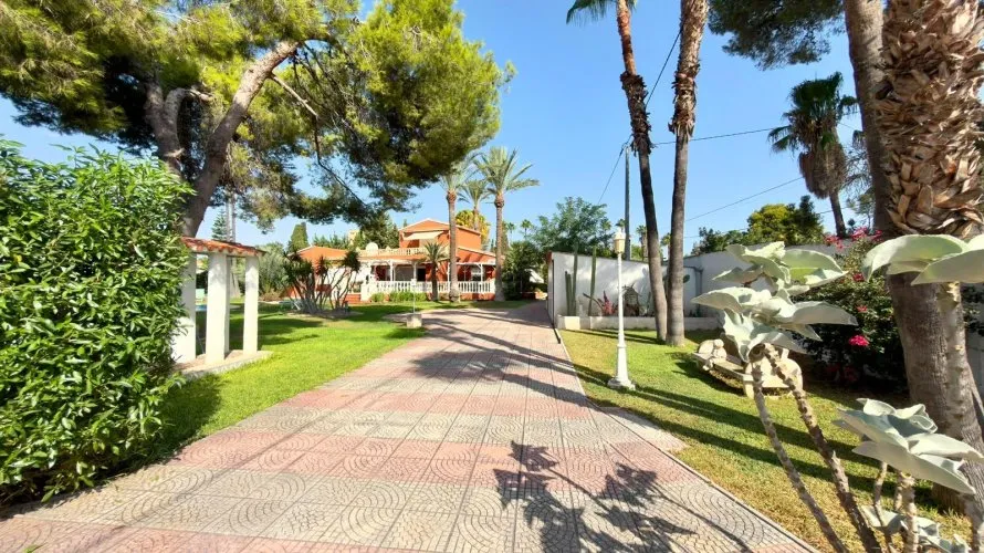 5 bedrooms villa for sale, Benidorm, Spain No. 1679 № 17