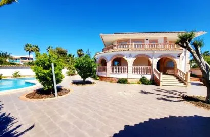 4 bedrooms villa for sale, Rojales, Spain No. 1684