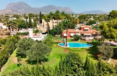 5 bedrooms villa for sale, Benidorm, Spain No. 1679