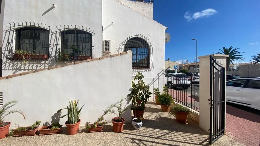 3 bedrooms apartment for sale, Torrevieja, Spain No. 1726 № 4