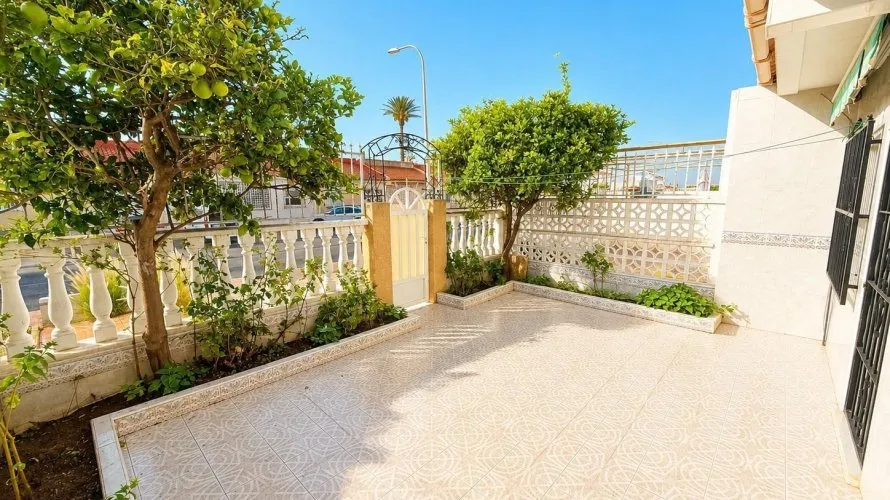 3 bedrooms bungalow for sale, Torrevieja, Spain No. 1735 № 4