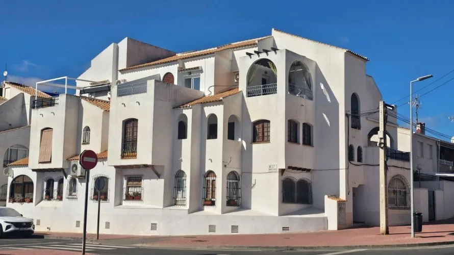 3 bedrooms apartment for sale, Torrevieja, Spain No. 1726 № 2