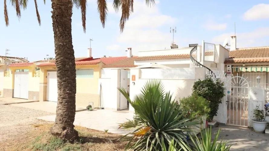 3 bedrooms bungalow for sale, Torrevieja, Spain No. 1765
