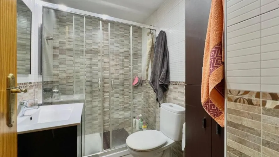2 bedrooms apartment for sale, Torrevieja, Spain No. 1828 № 2